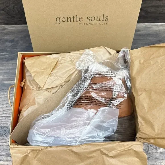 NIB Gentle Souls by Kenneth Cole 9M Best 65MM Zip Bootie Cozy Ankle Boots - Picture 10 of 11